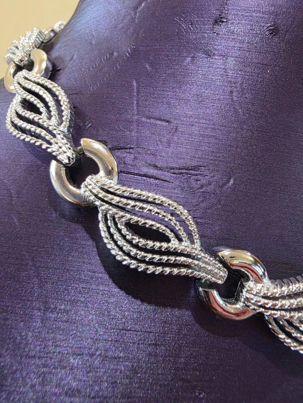 Vintage Signed Trifari (c) Silver-tone Swirled Link Choker Necklace 1950-60's